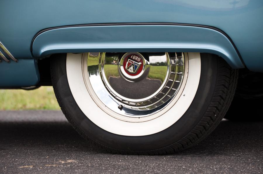  Ford Crestline Skyliner V8 1954 года  (фото 24 из 75)